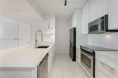 Copropriété à louer à Miami, Floride: 2 chambres, 103.4 m2 № 2032504 - photo 3
