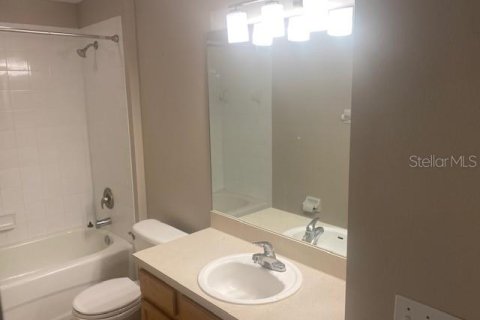 Townhouse in Lakewood Ranch, Florida 3 bedrooms, 139.45 sq.m. № 1856400 - photo 10