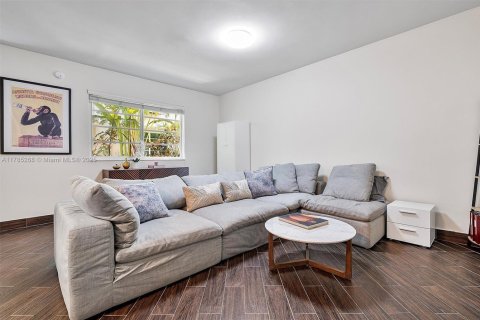 Купить кондоминиум в Майами-Бич, Флорида 41.81м2, № 1983463 - фото 4