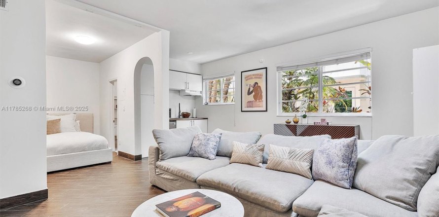 Студия в кондо в Майами-Бич, Флорида № 1983463