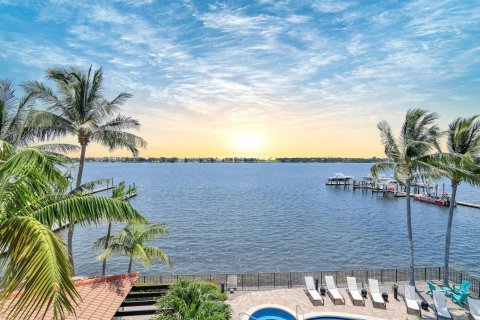 Condo in Boynton Beach, Florida, 2 bedrooms № 2189777