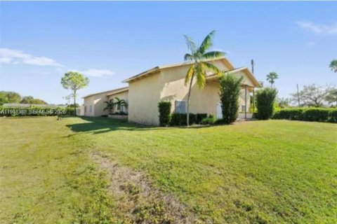 Купить коммерческую недвижимость в Майами, Флорида № 2054186 - фото 3