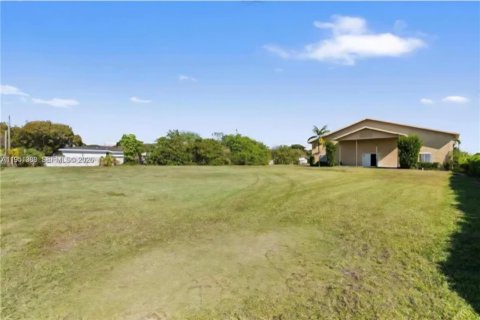 Купить коммерческую недвижимость в Майами, Флорида № 2054186 - фото 4