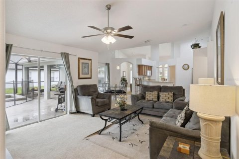 House in Clermont, Florida 4 bedrooms, 188.87 sq.m. № 2287710 - photo 10
