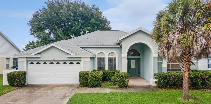 House in Clermont, Florida 4 bedrooms, 188.87 sq.m. № 2287710
