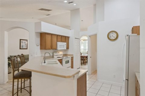 House in Clermont, Florida 4 bedrooms, 188.87 sq.m. № 2287710 - photo 13