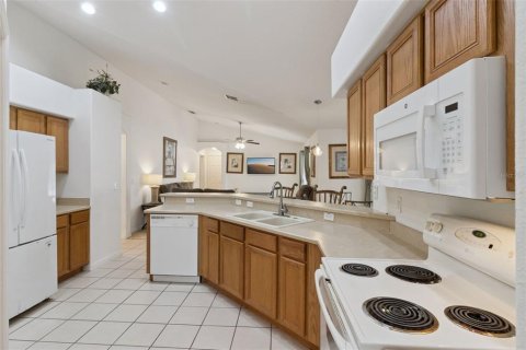 House in Clermont, Florida 4 bedrooms, 188.87 sq.m. № 2287710 - photo 12
