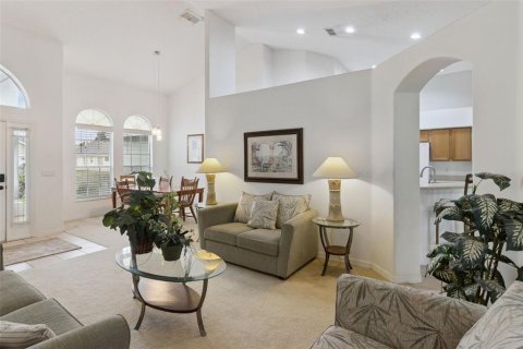 House in Clermont, Florida 4 bedrooms, 188.87 sq.m. № 2287710 - photo 5