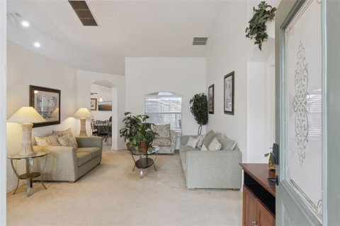 House in Clermont, Florida 4 bedrooms, 188.87 sq.m. № 2287710 - photo 2