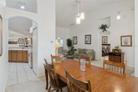 House in Clermont, Florida 4 bedrooms, 188.87 sq.m. № 2287710 - photo 7
