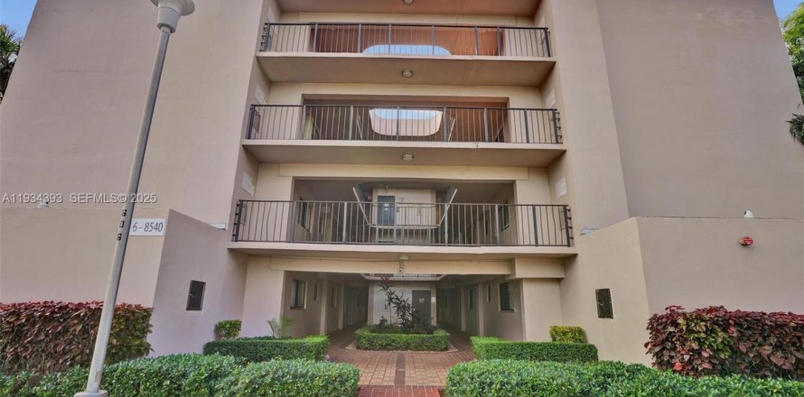 Condo in Miami, Florida, 2 bedrooms № 1992699