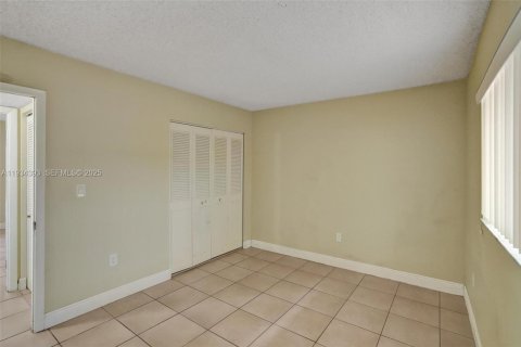 Condo in Miami, Florida, 2 bedrooms № 1992699 - photo 15