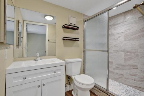Condo in Miami, Florida, 2 bedrooms № 1992699 - photo 22