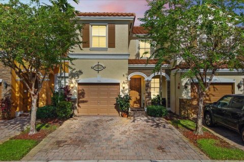 Townhouse in Plantation, Florida 3 bedrooms, 173.91 sq.m. № 2343755