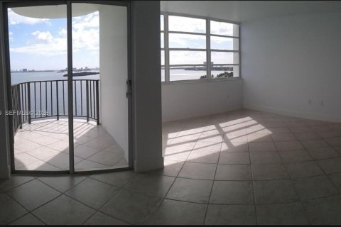 Condo in North Miami, Florida, 1 bedroom  № 2172228 - photo 15