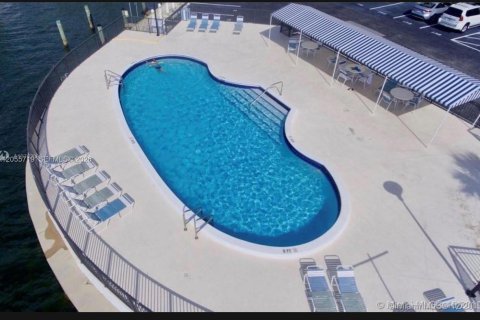 Condo in North Miami, Florida, 1 bedroom  № 2172228 - photo 29