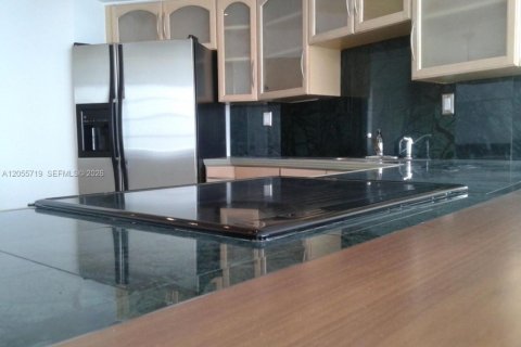 Condo in North Miami, Florida, 1 bedroom  № 2172228 - photo 13