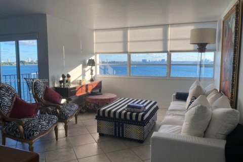 Condo in North Miami, Florida, 1 bedroom  № 2172228