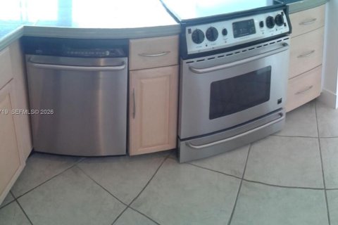 Condo in North Miami, Florida, 1 bedroom  № 2172228 - photo 7