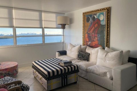 Condo in North Miami, Florida, 1 bedroom  № 2172228 - photo 3