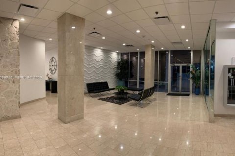 Condo in North Miami, Florida, 1 bedroom  № 2172228 - photo 24