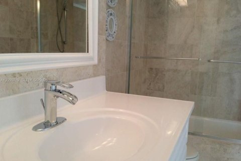 Condo in North Miami, Florida, 1 bedroom  № 2172228 - photo 18
