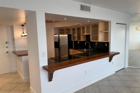 Condo in North Miami, Florida, 1 bedroom  № 2172228 - photo 6
