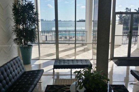 Condo in North Miami, Florida, 1 bedroom  № 2172228 - photo 25