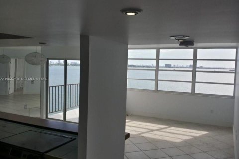 Condo in North Miami, Florida, 1 bedroom  № 2172228 - photo 14