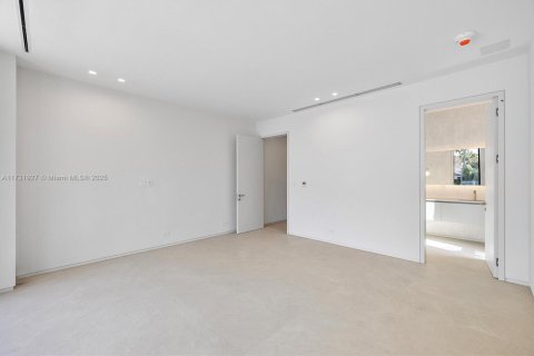 House in Key Biscayne, Florida 6 bedrooms, 668.15 sq.m. № 1700761 - photo 29