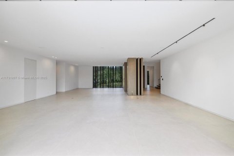 House in Key Biscayne, Florida 6 bedrooms, 668.15 sq.m. № 1700761 - photo 16