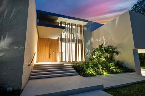 House in Key Biscayne, Florida 6 bedrooms, 668.15 sq.m. № 1700761 - photo 8