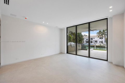 House in Key Biscayne, Florida 6 bedrooms, 668.15 sq.m. № 1700761 - photo 30