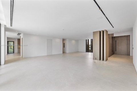 House in Key Biscayne, Florida 6 bedrooms, 668.15 sq.m. № 1700761 - photo 18