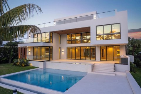 House in Key Biscayne, Florida 6 bedrooms, 668.15 sq.m. № 1700761 - photo 4