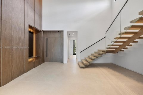 House in Key Biscayne, Florida 6 bedrooms, 668.15 sq.m. № 1700761 - photo 15