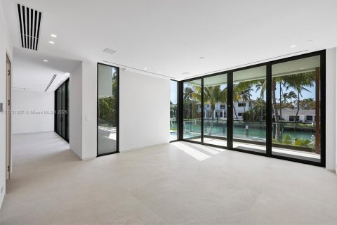 House in Key Biscayne, Florida 6 bedrooms, 668.15 sq.m. № 1700761 - photo 26