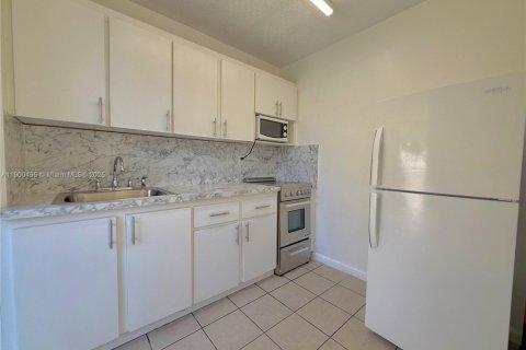 House in Miami, Florida 1 bedroom, 228.91 sq.m. № 1953134 - photo 4