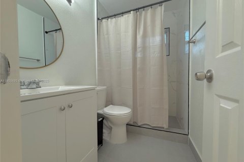 House in Miami, Florida 1 bedroom, 228.91 sq.m. № 1953134 - photo 8