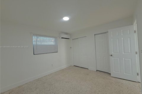 House in Miami, Florida 1 bedroom, 228.91 sq.m. № 1953134 - photo 6