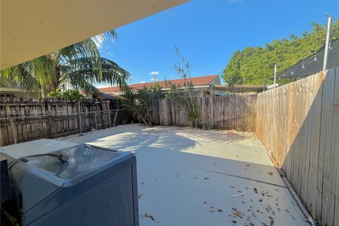 House in Miami, Florida 1 bedroom, 228.91 sq.m. № 1953134 - photo 9