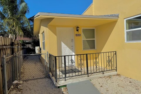 House in Miami, Florida 1 bedroom, 228.91 sq.m. № 1953134 - photo 1