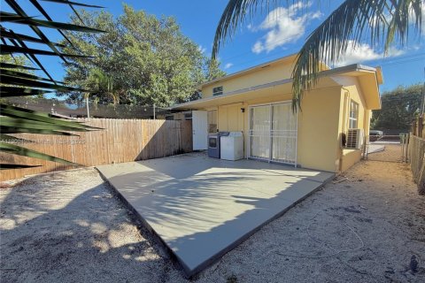 House in Miami, Florida 1 bedroom, 228.91 sq.m. № 1953134 - photo 11
