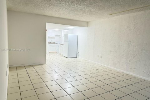 Снять в аренду виллу или дом в Майами, Флорида 5017.28м2, № 1935767 - фото 1