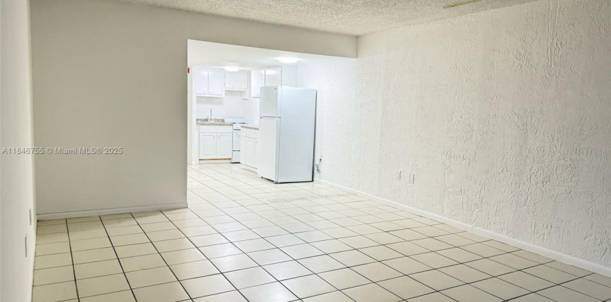 Студия в Майами, Флорида № 1935767