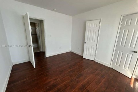 Снять в аренду виллу или дом в Майами-Бич, Флорида 1 спальня, 60.39м2, № 2042578 - фото 9