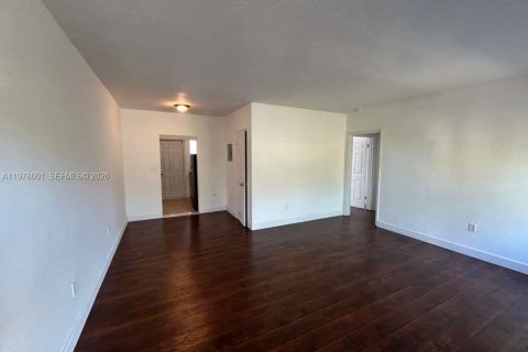 Снять в аренду виллу или дом в Майами-Бич, Флорида 1 спальня, 60.39м2, № 2042578 - фото 2