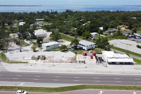 Commercial property in Punta Gorda, Florida № 1850275 - photo 2