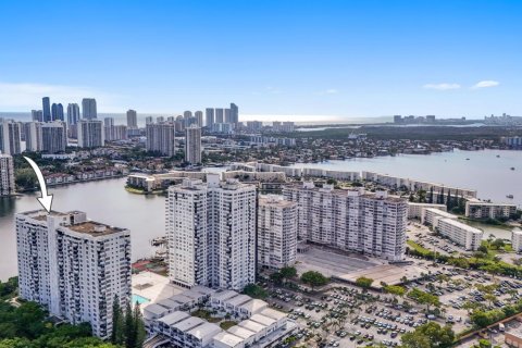 Condominio en venta en Aventura, Florida, 2 dormitorios, 120.77 m2 № 2145996 - foto 3