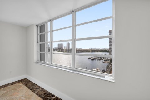 Condominio en venta en Aventura, Florida, 2 dormitorios, 120.77 m2 № 2145996 - foto 20